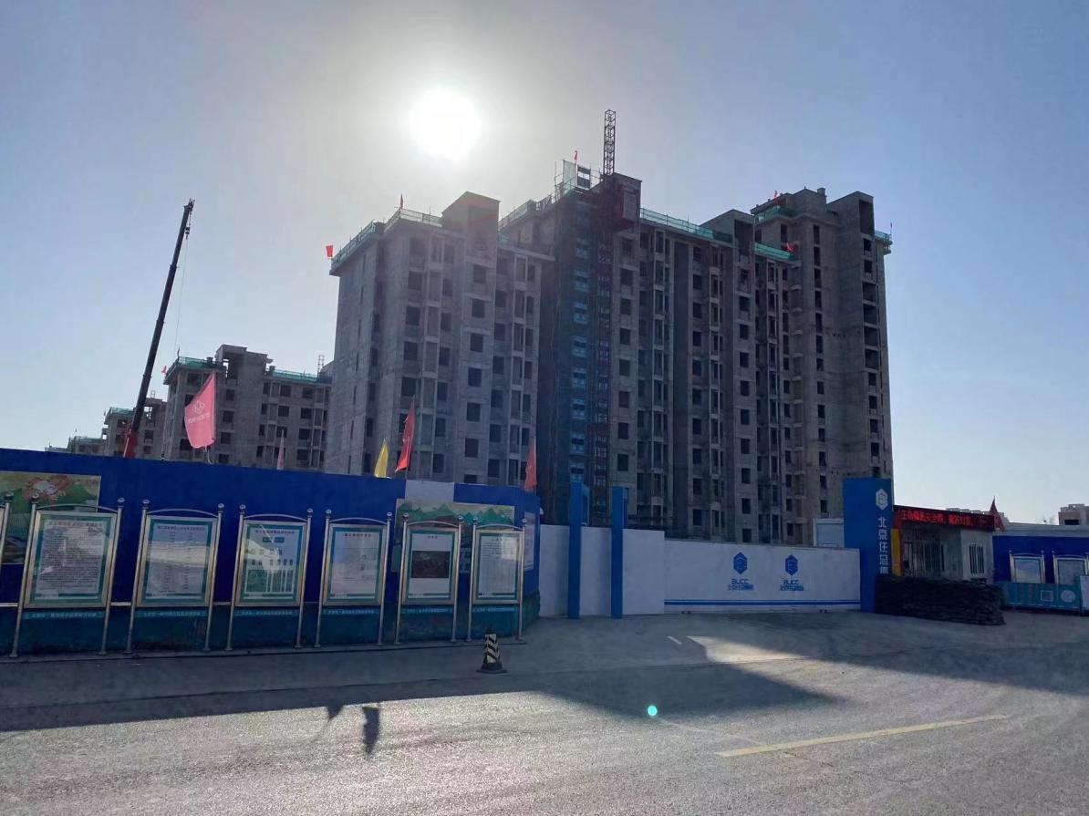 進入施工現(xiàn)場大門